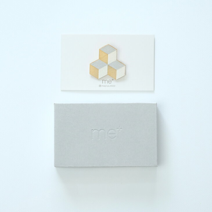 【SALE セール】me+ | ブローチ キューブ（グレー）| かわいい お洒落 アクセサリー
