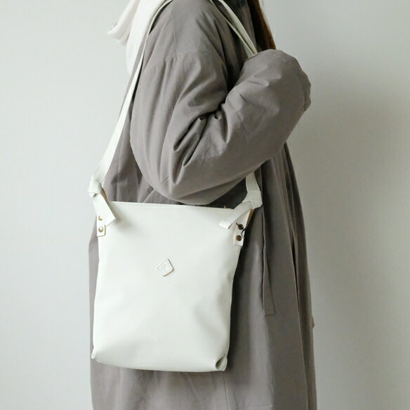 【年越し・新春福袋セール】CLEDRAN (クレドラン) | TEMPE MINI SHOULDER (off white) | 送料無料 ショルダーバッグ 鞄 シンプル お洒落 マテリアル ベーシック ポリウレタン 防水性 防汚性 タウンユース アウトドア