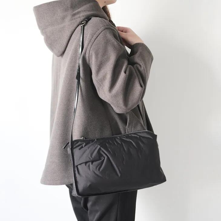 Rakuten - POMTATA (ポンタタ) | TORS FABRIC SHOULDER BAG (black) | ショルダーバッグ 牛革 ポリエステルツイル