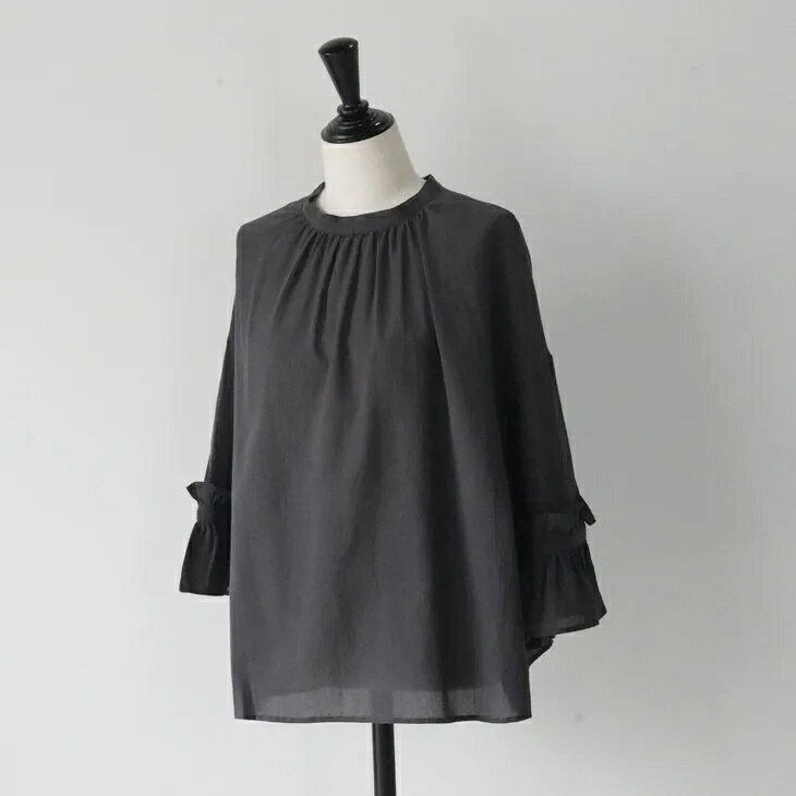 Rakuten - FILUM | フンワリ ソデフリルプルオーバー (charcoal) | トップス フィルム