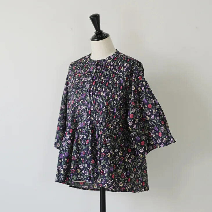 樂天商城 - sosotto (ソソット) | 10周年記念LIBERTY 細ピンタックスタンドブラウス6分袖 (navy) | リバティ TigerLily柄 26ss
