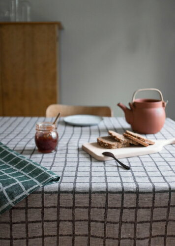 楽天北欧雑貨と音楽 HAFEN ハーフェンFINE LITTLE DAY | RUTIG JACQUARD WOVEN TABLECLOTH - BLACK （no.30112-51） | テーブルクロス（147 x 147 cm）【北欧 リネン キッチン インテリア シンプル おしゃれ】