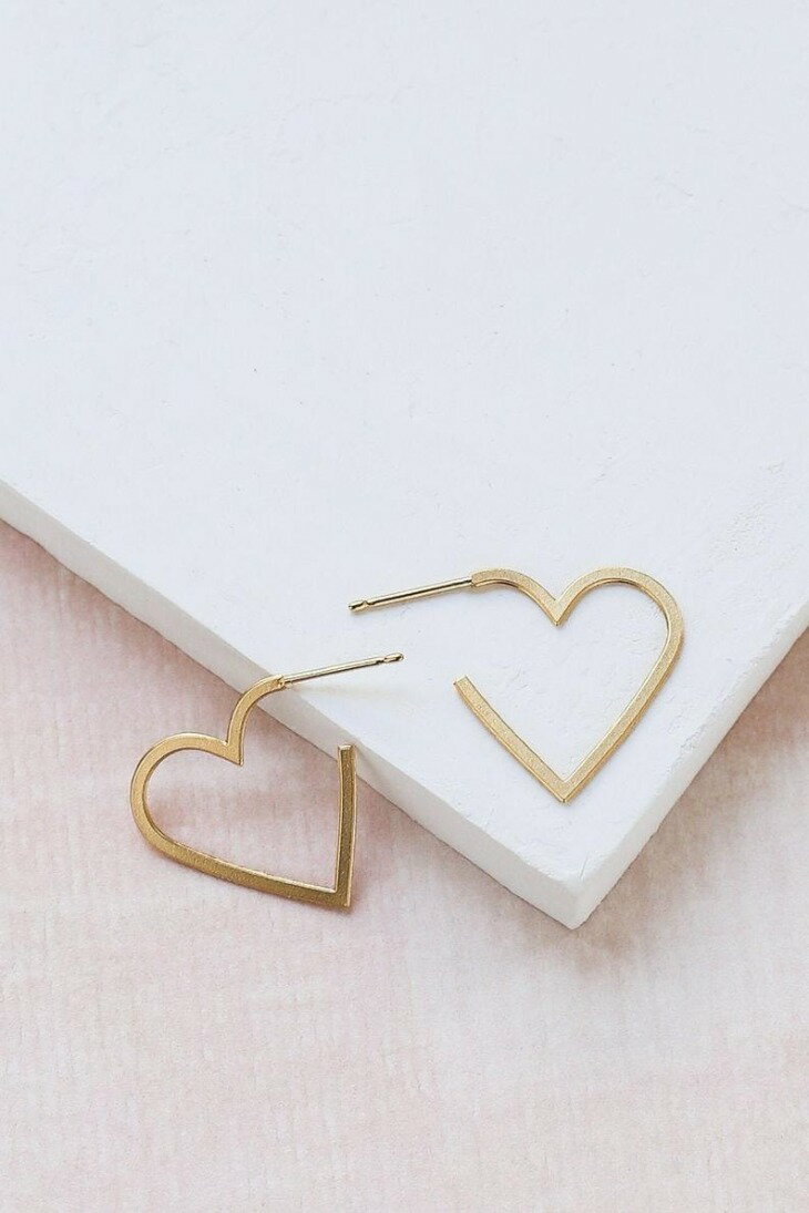 Shlomit Ofir | Small Heart Contour Earrings (gold) | ピアス