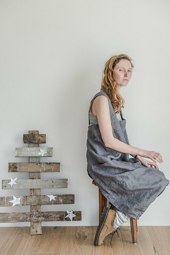 not PERFECT LINEN | PINAFORE - SQUARE CROSS LINEN APRON (dark grey) | エプロン【リネン 麻 ナチュラル リトアニア 北欧 東欧 シンプル おしゃれ メール便送料無料】リネンエプロン おすすめ おしゃれ 人気 オシャレ 送料無料のサムネイル