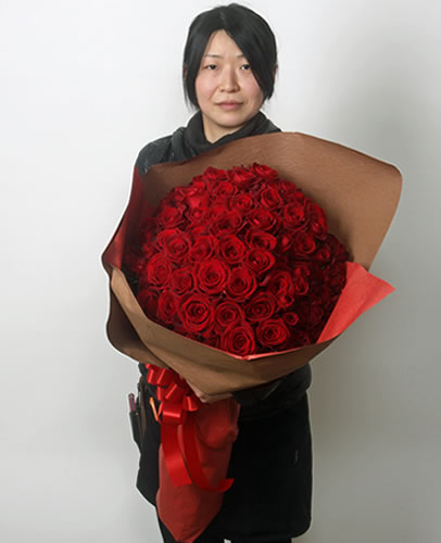 100本の薔薇（バラ）のブーケ　憧れの百本の薔薇！誕生日・プロポーズ・お祝い・舞台花に【送料無料】女性の夢！抱えきれないほどの薔薇の花束で感動を！【ギフト】【バースデー】