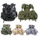 【送料無料!】全5色! フリーサイズ! [Men's Water Bag Military Tactical Vest]メンズウォーターバッグミリタリータクティカルベスト キャンプやフィッシングなどのアウトドア、バイクやサバゲーにも最適のミリタリーベスト!! 【 特別価格! Men's Water Bag Military Tactical Vest 】 本格的な装備と完璧なアーミールックの多機能ミリタリーベスト!! 防水＆軽量仕様でタフな動きにも対応のマストアイテムです! フロントの両側には2つのマガジンポーチ、一瞬で脱ぎ着できるワンタッチバックル、 胸元ベルクロテープ、リフティングハンドルに調節可能なウエストストラップ、 そして、水分補給に欠かせないウォーターバッグが付いたアーミー仕様のベスト。 ウォーターバッグは取り外し可能で、取り付けは同じくワンタッチバックル仕様! 丈夫なウォータープルーフ素材は、バイカーやサバゲーにはもちろん、沢山の細かな ツールが必須のフィッシングやトレッキングなどのアウトドア全般にピッタリ! ベーシックなブラックやグリーン、雰囲気たっぷりのカモフラ柄など いつものコーデを気にすることなくサッと羽織れるデザインも要注目ポイントです♪ 【素材】 900Dオックスフォードナイロンクロス 【カラー】 【1】ブラック(Black) 【2】グリーン(Green) 【3】グリーンカモ(Green Camouflage) 【4】CPカモ(CP Camouflage) 【5】ACUカモ(ACU Camouflage) 【サイズ(約)】 フリーサイズ(ショルダー、サイドベルト調節可能) 【製品重量(約)】1.1kg 【ご注意下さい】 ※ベストのみの販売です。画像のベスト以外の品は付属しておりません。 ※上記サイズは目安です。実際のサイズとは若干の差異がある場合がございます。 ※商品の仕様やデザインはメーカー都合により予告なく変更になる場合がございます。 メーカーに「在庫がある商品」では通常、お届けまでに「3週間前後」のお時間を頂いております。メーカーに「在庫がない商品」に関しましては、お届けまでに「1ヶ月以上」、またはタイミングにより「売り切れ」や「生産終了」となっている場合がございますので、何卒ご理解下さいますようお願い致します。また、商品によっては説明不足な点や、システムのタイムラグによって納期や入荷状況が表示内容とは異なっている場合がございますので、お届けまでのお時間や商品についてのご不明な点などがございましたら、どうぞお気軽にお問い合わせ下さい！商品画像はできる限り現品を再現するように心がけておりますが、ご利用のモニターにより差異が生じますので予めご了承下さい。 メーカー在庫品で3週間前後、在庫がない商品に関しましては、売り切れ・廃盤もしくは1ヶ月以上お時間を頂戴致しますので、予めご了承くださいますようお願い致します。