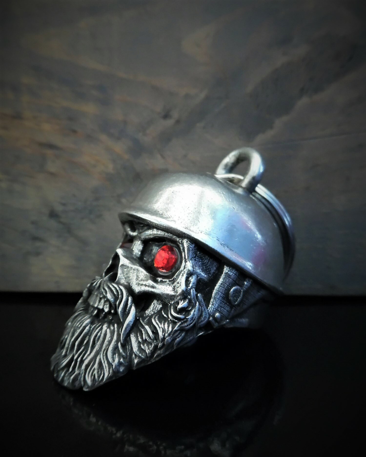 米国製 Bravo Bells ひげスカル 赤目 半ヘル 3D ベル [Helmet Skull Biker] ブラボーベル Made In USA 魔除け お守りとしてバイカーへの特別なギフトに! バイク オートバイ 鈴 アクセサリー キーホルダー キーチェーン ガーディアンベル Guardian Bellの商品画像 3
