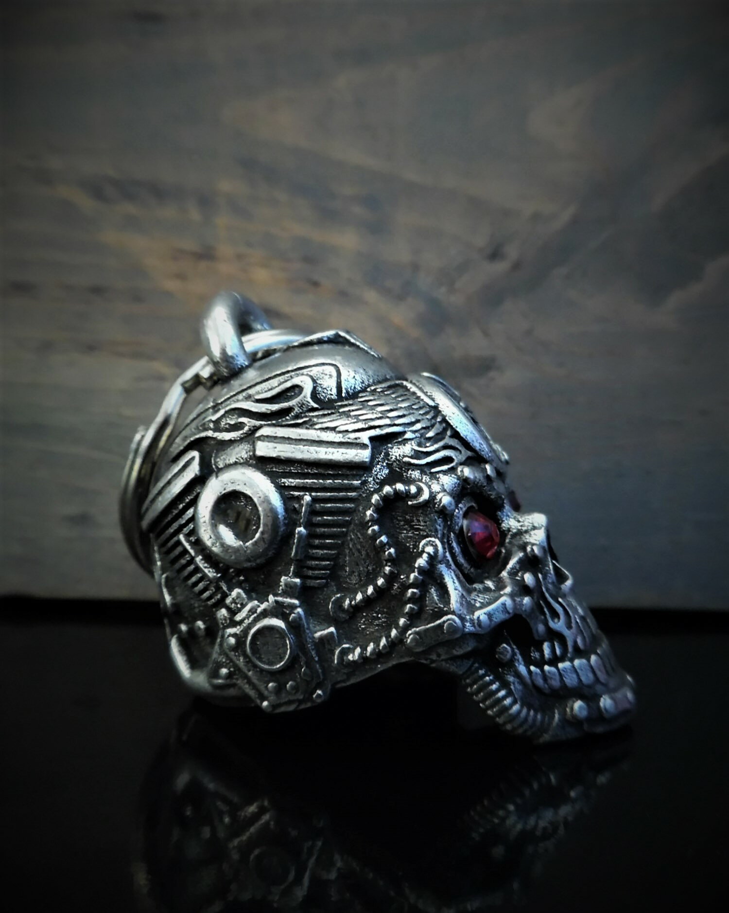 米国製 Bravo Bells 赤目 スカル モーターヘッド 3D ベル [Motorhead Skull] ブラボーベル Made In USA 魔除け お守りとしてバイカーへの特別なギフトに! バイク オートバイ 鈴 アクセサリー キーホルダー キーチェーン ガーディアンベル Guardian Bell