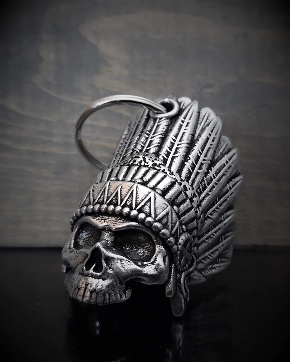 米国製 Bravo Bells インディアン スカル 3D ベル [Indian Skull] ブラボーベル Made In USA 魔除け お守りとしてバイカーへの特別なギフトに! バイク オートバイ 鈴 アクセサリー キーホルダー キーチェーン ガーディアンベル Guardian Bellの商品画像 2