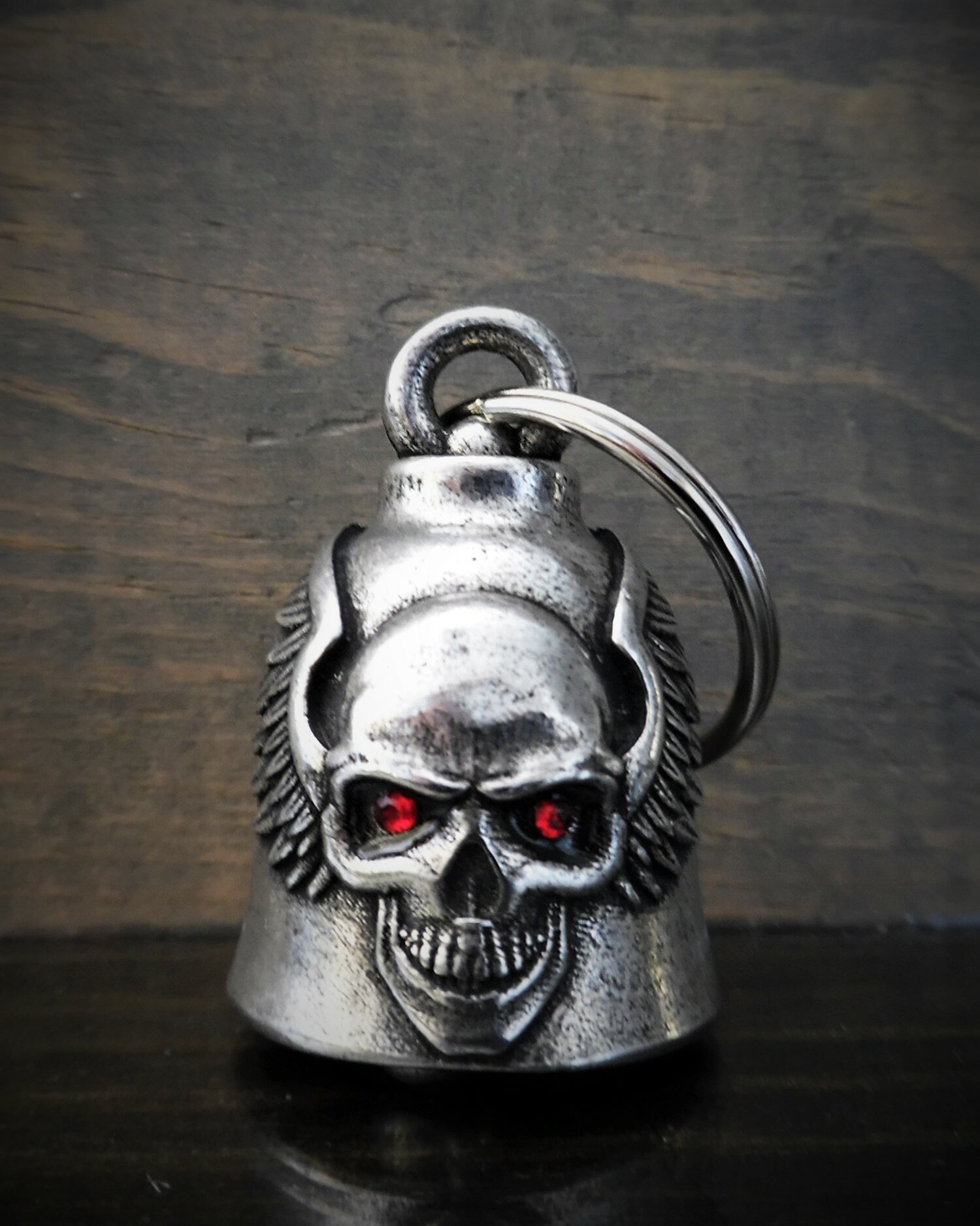 米国製 Bravo Bells 赤目 スカル ウィング 翼 ベル [Skull Batwing] ブラボーベル Made In USA 魔除け お守りとしてバイカーへの特別なギフトに! バイク オートバイ 鈴 アクセサリー キーホルダー キーチェーン ガーディアンベル Guardian Bellの商品画像 2