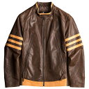 【送料無料!】全10サイズ! [Men's Piping Pigskin Leather Single Riders Jacket]メンズパイピングピッグスキンシングルライダースジャケット ライディングにはもちろん、毎日の通勤通学にもオススメの本革レザージャケット!! 【 特別価格! Men's Pigskin Genuine Leather Jacket 】 程よいカジュアルさとハードボイルドなアビエーターデザイン、 どんなコーデにもOKのマストアイテムです! 着古したようなこなれた風合いが魅力のスエードレザーライダース。 ライディング時だけでなく、普段使いにも適した味のある表情が なんともハードボイルド。相性の良いジーンズや革パンと合わせて。 ピッグスキンなら、汗などで湿気がこもりやすいレザージャケットの難点を 見事にクリア!!その軽さと通気の良さ、摩擦に対する強さが特徴のピッグスキンは、 汎用性の高さとこれらの特徴から、高級ブランドなどでも使われている素材です。 他の革と比較しても丈夫で傷つきにくい豚革は、メンズのタフな普段使いにも最適。 ビンテージな革の質感とクラシックなライダースデザインが目を引くポイント。 サッと羽織れば気取らないこなれ感を演出し、これ一枚でアメカジスタイルに。 スモールさんからビッグサイズの方にも嬉しい、 驚きのXSから6XL(米国)サイズまでお値段均一でご提供!! 【仕様】 長袖、前面ジッパー開閉、両側ロングジッパーポケット、 首元スナップボタン、パイピングデザイン 【素材】 本革(ピッグスキン)スエード、裏地：ポリエステル 【カラー】 ブラウン(Brown)、オレンジパイピングライン 【US(米国)サイズ】 ■XS　：胸囲94cm/適した実寸胸囲81-84cm/肩幅42cm/着丈62cm/袖丈62cm ■S　　：胸囲98cm/適した実寸胸囲85-88cm/肩幅43cm/着丈63cm/袖丈63cm ■M　　：胸囲102cm/適した実寸胸囲89-92cm/肩幅44cm/着丈64cm/袖丈64cm ■L　　：胸囲106cm/適した実寸胸囲93-96cm/肩幅45cm/着丈65cm/袖丈65cm ■XL　：胸囲110cm/適した実寸胸囲97-100cm/肩幅46cm/着丈66cm/袖丈66cm ■2XL：胸囲114cm/適した実寸胸囲101-104cm/肩幅47cm/着丈67cm/袖丈67cm ■3XL：胸囲118cm/適した実寸胸囲105-108cm/肩幅48cm/着丈68cm/袖丈68cm ■4XL：胸囲122cm/適した実寸胸囲109-112cm/肩幅49cm/着丈69cm/袖丈69cm ■5XL：胸囲126cm/適した実寸胸囲113-116cm/肩幅50cm/着丈70cm/袖丈70cm ■6XL：胸囲130cm/適した実寸胸囲117-120cm/肩幅51cm/着丈71cm/袖丈71cm 【ご注意下さい】 ※こちらの商品はUS(米国)サイズです。普段の日本サイズより 「ワンサイズ小さい」サイズをおすすめします。 (例：普段のサイズが日本サイズLの場合→USサイズMを選ぶ) 商品の個体差や個人差がありますので、あくまでも目安です。 サイズチャートも参考にサイズをお選び下さい。 ※ジャケットのみの販売です。画像のジャケット以外の品は付属しておりません。 ※商品の仕様やデザインはメーカー都合により予告なく変更になる場合がございます。 メーカーに「在庫がある商品」では通常、お届けまでに「3週間前後」のお時間を頂いております。メーカーに「在庫がない商品」に関しましては、お届けまでに「1ヶ月以上」、またはタイミングにより「売り切れ」や「生産終了」となっている場合がございますので、何卒ご理解下さいますようお願い致します。また、商品によっては説明不足な点や、システムのタイムラグによって納期や入荷状況が表示内容とは異なっている場合がございますので、お届けまでのお時間や商品についてのご不明な点などがございましたら、どうぞお気軽にお問い合わせ下さい！商品画像はできる限り現品を再現するように心がけておりますが、ご利用のモニターにより差異が生じますので予めご了承下さい。 メーカー在庫品で3週間前後、在庫がない商品に関しましては、売り切れ・廃盤もしくは1ヶ月以上お時間を頂戴致しますので、予めご了承くださいますようお願い致します。