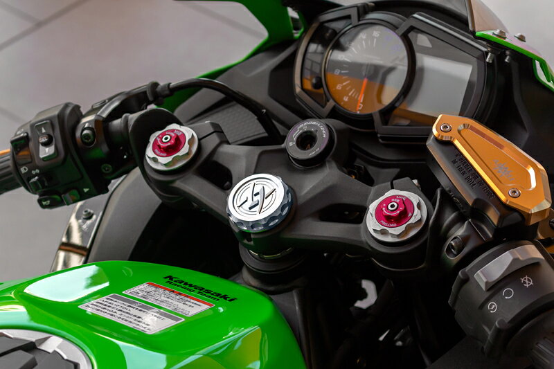 HCM 楽天市場店の【PMC.Inc】 ステムトップキャップ ZX-25R シルバー (品番 193-5102 )｜アングル3