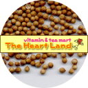 商 品 説 明 【英名】Coriander 【学名】Coriandrum sativum 【和名・別名】コエンドロ 【科名】セリ科 【使用部位】 種子 原 産 国 カナダ 特徴 レモンとセージをあわせたようなさわやかな香りのコリアンダーは、主にアジア地域の料理によく使われています。 アジア、アメリカ、アフリカ、ヨーロッパに生育するセリ科の草本（コエンドロ）。強い臭がありますが乾燥させた種子には臭みはなく、かわりに甘い柑橘類に似た風味がつきます。 種子は縞模様のある茶色のフットボールのような形をしています。他のスパイスに比べて風味が穏やかなので一時にたくさん使っても大丈夫です。 やや苦味のある穏やかでさわやかな風味は保存している間にいっそう良くなります。密閉容器で暗所に保存しましょう。 賞 味 期 限 製造日より2年 商 品 区 分 食品 広 告 文 責 有限会社　レモンジンガー [TEL] 092-542-5844