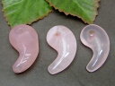 63605 今月の半額 わけあり 勾玉 31mm×17mm 1個売り ローズクォーツ 紅水晶 送料無料有 天然石 パワーストーン