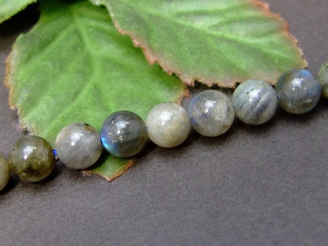 g3-326A　　今月の半額 ラブラドライト 8mm わけあり 1粒売り 送料無料有 天然石 パワーストーンり 鑑別済・本物保証 送料無料有 マダガスカル産 天然石 パワーストーン