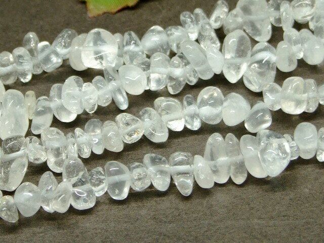 ≪g3-310Q≫クリスタル●水晶●1連78cm 通し針、解説書、1mゴム付き●A級●さざれ●チップ●穴あり●パーツ●ビーズ●ブラジル産●送料無料有●天然石●パワーストーン●