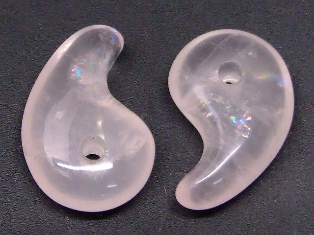 68656　　虹入り 勾玉 ローズクォーツ 18mm×12mm AA 1個売り 紅水晶 送料無料有 天然石 パワーストーン