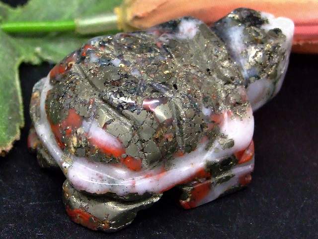 67788　　今月の半額 わけあり ジャスパー＆パイライト 52mm×35mm 1個売り 亀 かめ カメ 送料無料 天然石 パワーストーン