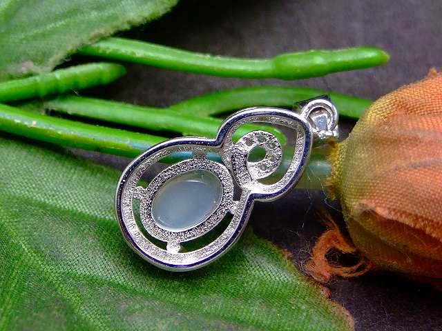 g3-226B　　1個売り 6×8mm〜7mm A シルバームーンストーン ペンダントトップ シルバー925 メッキ 高級 送料無料 インド産 天然石 パワーストーン