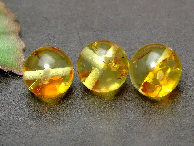 g3-103Q 今月の半額 11mm 三つ穴 1粒売り 花アンバー 琥珀 鑑別済・本物保証 送料無料有 メキシコ産 天然石 パワーストーン