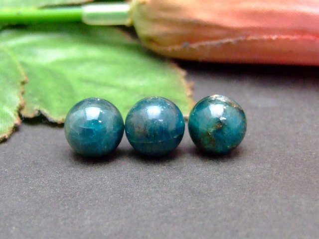 g3-2227V　　わけあり アパタイト 8mm 1粒売り 燐灰石 送料無料有 ブラジル産 天然石 パワーストーン