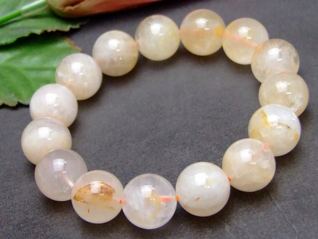 ※画像のものをお送りします。 オリジナルアクセサリー作りに是非どうぞ〜〜（m−m） ポーチに入れた状態で発送いたしますので、そのままプレゼントとしてご利用頂けます。 素材 天然 サイズ 約：重さ52g　玉径14mm・±0.5mm　内径17c...