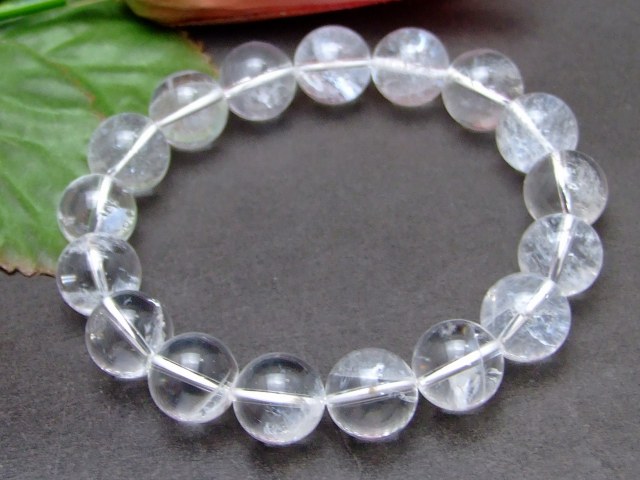 57702　　12mm 水晶 クォーツ クリスタル 天然サシ、ミスト、クラック入り ブレスレット内径18cm ポーチ付き 送料無料 天然石 パワーストーン