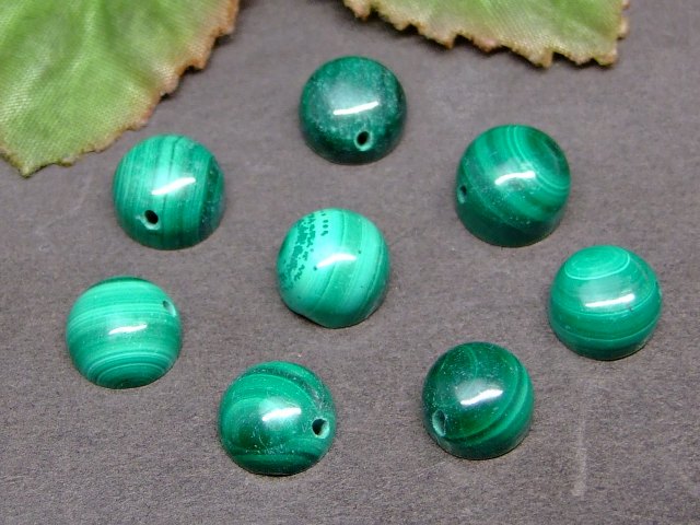 58735　　マラカイト ペンダントトップ 9mm A 1個売り 送料無料有 ロシア産 天然石 パワーストーン