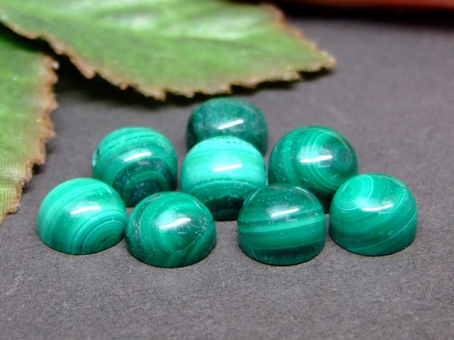 58735　　マラカイト ペンダントトップ 9mm A 1個売り 送料無料有 ロシア産 天然石 パワーストーン