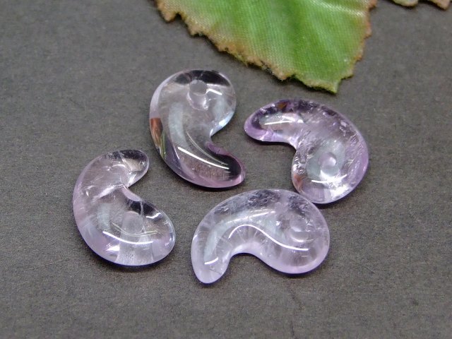 49539Q　16mm×10mm 1個売り 古代勾玉 アメジスト 送料無料有 天然石 パワーストーン