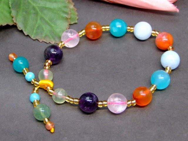 60084　　4mm〜10mm アイスアマゾナイト アメジスト ミックス石 ブレスレット チャーム付き 内径16cm ポーチ付き 送料無料 天然石 パワーストーン