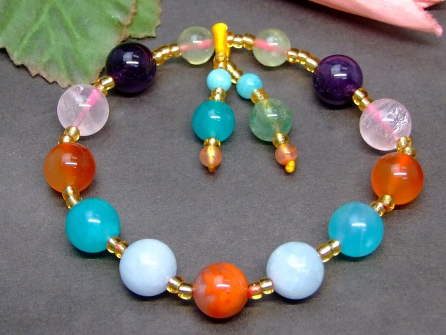 60084　　4mm〜10mm アイスアマゾナイト アメジスト ミックス石 ブレスレット チャーム付き 内径16cm ポーチ付き 送料無料 天然石 パワーストーン