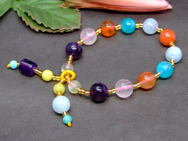 60056　　4mm〜10mm アイスアマゾナイト アメジスト ミックス石 ブレスレット チャーム付き 内径16cm ポーチ付き 送料無料 天然石 パワーストーン