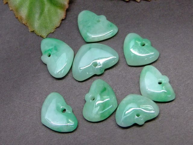 g3-15G　　今月30%off ミャンマー翡翠 ペンダントトップ ハート 14mm×11mm〜18mm×12mm 1個売り 送料無料 ミャンマー産 天然石 パワーストーン