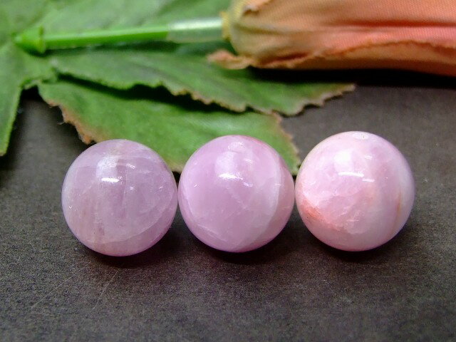 ※画像と同品質のものをお送りします。 オリジナルアクセサリー作りに是非どうぞ〜〜（m−m） 素材 天然 サイズ・重さ 約：重さg　玉径14mm・±0.5mm　1粒売り ※ 多少の誤差はご了承下さい。無条件の愛、真実の愛へと導く石 見返りを求...