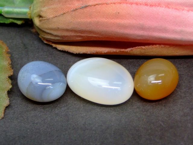 ※画像と同品質のものをお送りします。 オリジナルアクセサリー作りに是非どうぞ〜〜（m−m） 色や大きさなど、お選びいただけませんので予めご了承ください。 素材 天然 サイズ・重さ 約：重さg　玉径22mm×13mm〜13mm×12mm・±1...