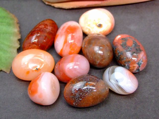 g3-599F　　1個売り 22mm×12mm〜14mm×12mm ナンホーン瑪瑙 ナンホン瑪瑙 メノウ 南紅瑪瑙 アゲート 原石 穴なし 送料無料有 中国産 天然石 パワーストーン