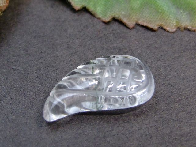 60942　　1個売り 18mm×10mm 天使の羽 ガーデンクォーツ 水晶 送料無料 天然石 パワーストーン