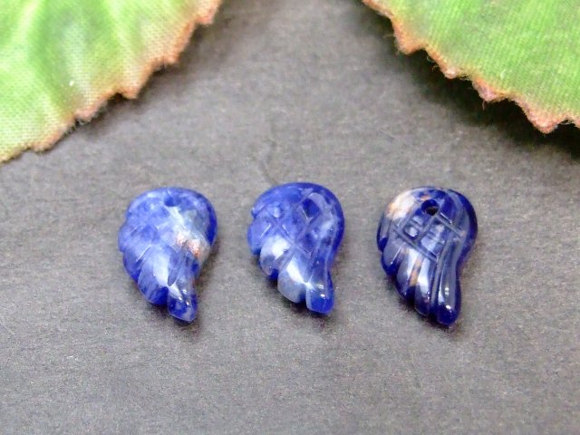 49515K　　 AA 1粒売り 10×6mm 手彫 天使の羽 ソーダライト 送料無料有 天然石 パワーストーン