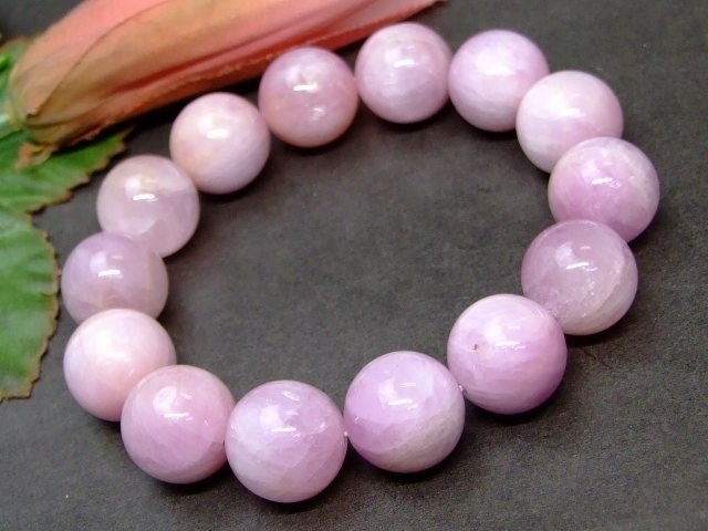 g3-885K　　今月の半額 14mm〜15mm AA クンツァイト ブレスレット 内径17cm 鑑別済 本物保証 ポーチ付..