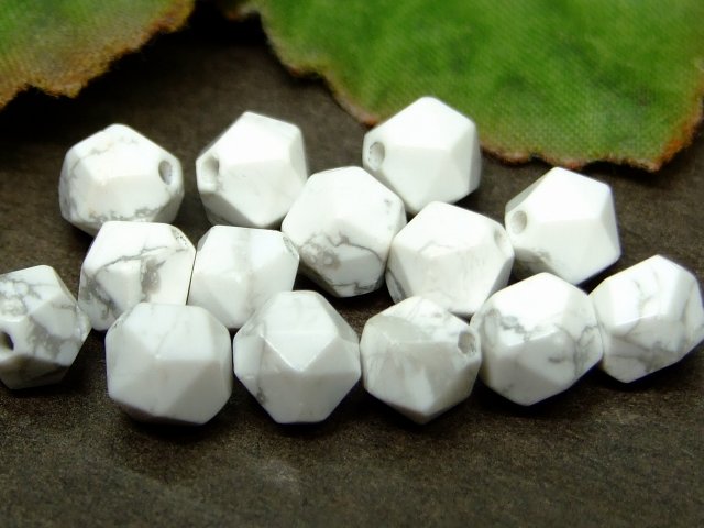 g3-335K　ハウライト 6mm スターカット 1粒売り 送料無料有 天然石 パワーストーン