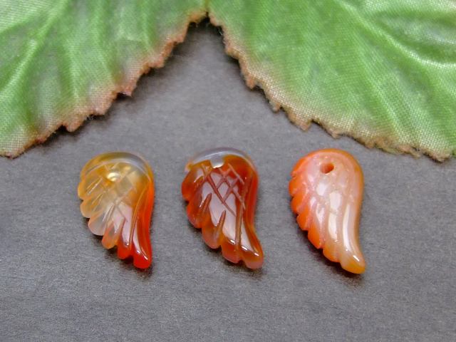 乐天商城 - 62983　　カーネリアン 天使の羽 羽彫り 15mm×8mm 1個売り 送料無料有 天然石 パワーストーン