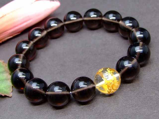 30603H　　今月の半額 13mm アイスオブシディアン 14mm 水晶 龍彫り 金彫り ブレスレット 内径調節可能..