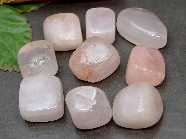 g3-599Q　　原石 穴なし ディープローズクォーツ 18mm〜23mm 中粒 1個売り 送料無料有 マダガスカル産 天然石 パワーストーン