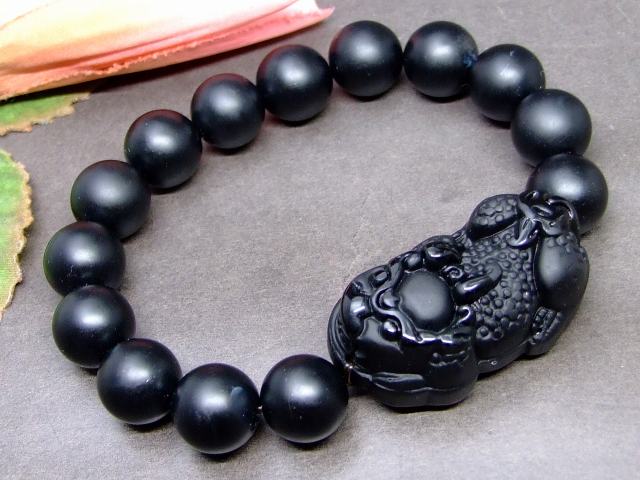 g3-463F　　オブシディアン 38mm×21mm フロストオニキス 12mm 貔貅 ヒキュウ ひきゅう ブレスレット 内径調節可 送料無料 天然石 パワーストーン
