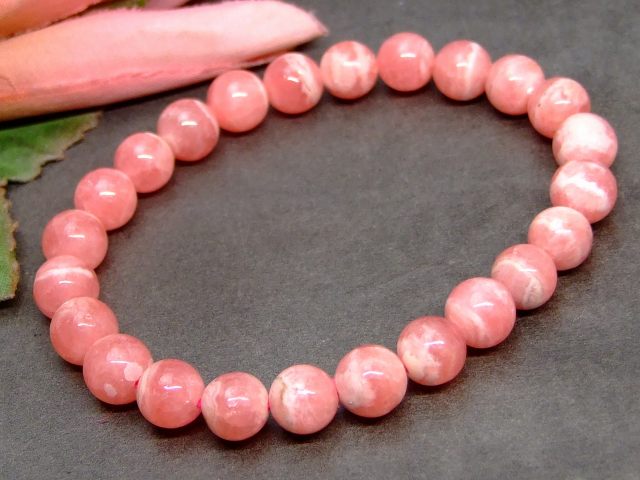 ※画像のものをお送りします。 オリジナルアクセサリー作りに是非どうぞ〜〜（m−m） 素材 天然 サイズ 約：重さ20g　玉径8mm・±0.5mm　内径16cm(ゴムは伸縮可) 　※ 多少の誤差はご了承下さい。無条件の愛、人生をバラ色に導く、...