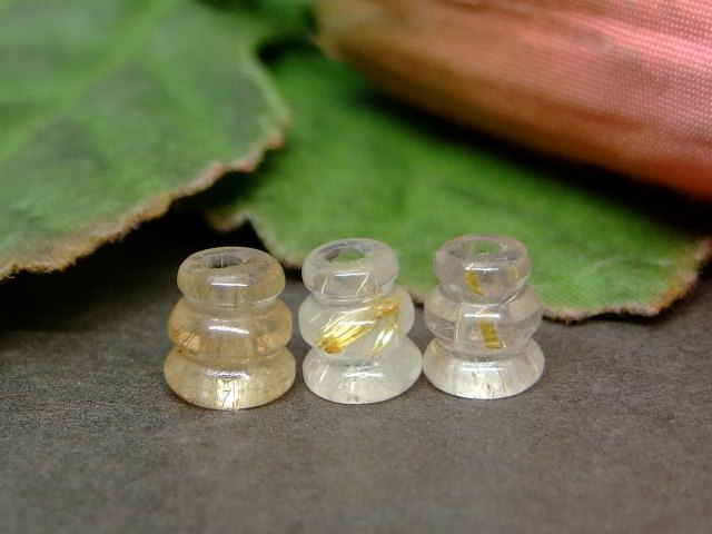 64464　　今月の半額 タイチンルチルクォーツ 7mm×6mm 1粒売り ボサ 数珠パーツ 針水晶 送料無料有 ブ..