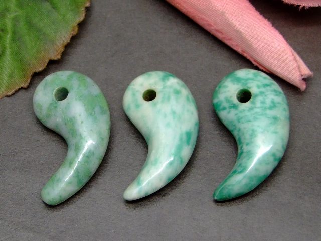 ※画像と同品質のものをお送りします。 オリジナルアクセサリー作りに是非どうぞ〜〜（m−m） 素材 天然 サイズ 約：径31mm×17mm・±1mm　1個売り 　※ 多少の誤差はご了承下さい。