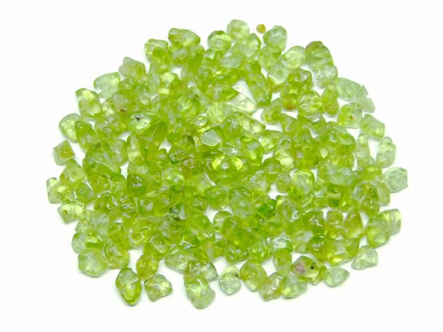 64857　　ペリドット さざれ 3mm～7mm 約15g 約39cm分 穴あり 送料無料 天然石 パワーストーン
