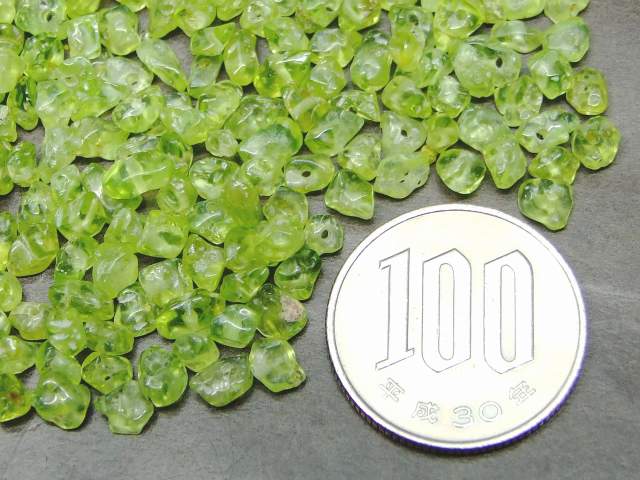 64857　　ペリドット さざれ 3mm～7mm 約15g 約39cm分 穴あり 送料無料 天然石 パワーストーン